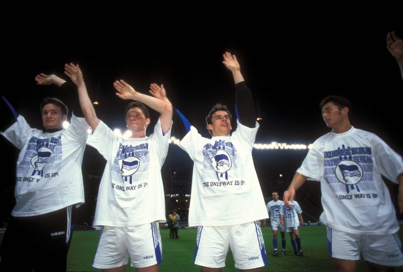1997 gelang es den Herthanern unter Trainer Jürgen Röber doch. Zwar stieg man dann auch mal wieder ab, aber langfristig etablierte sich der Hauptstadtclub in der Ersten Bundesliga.