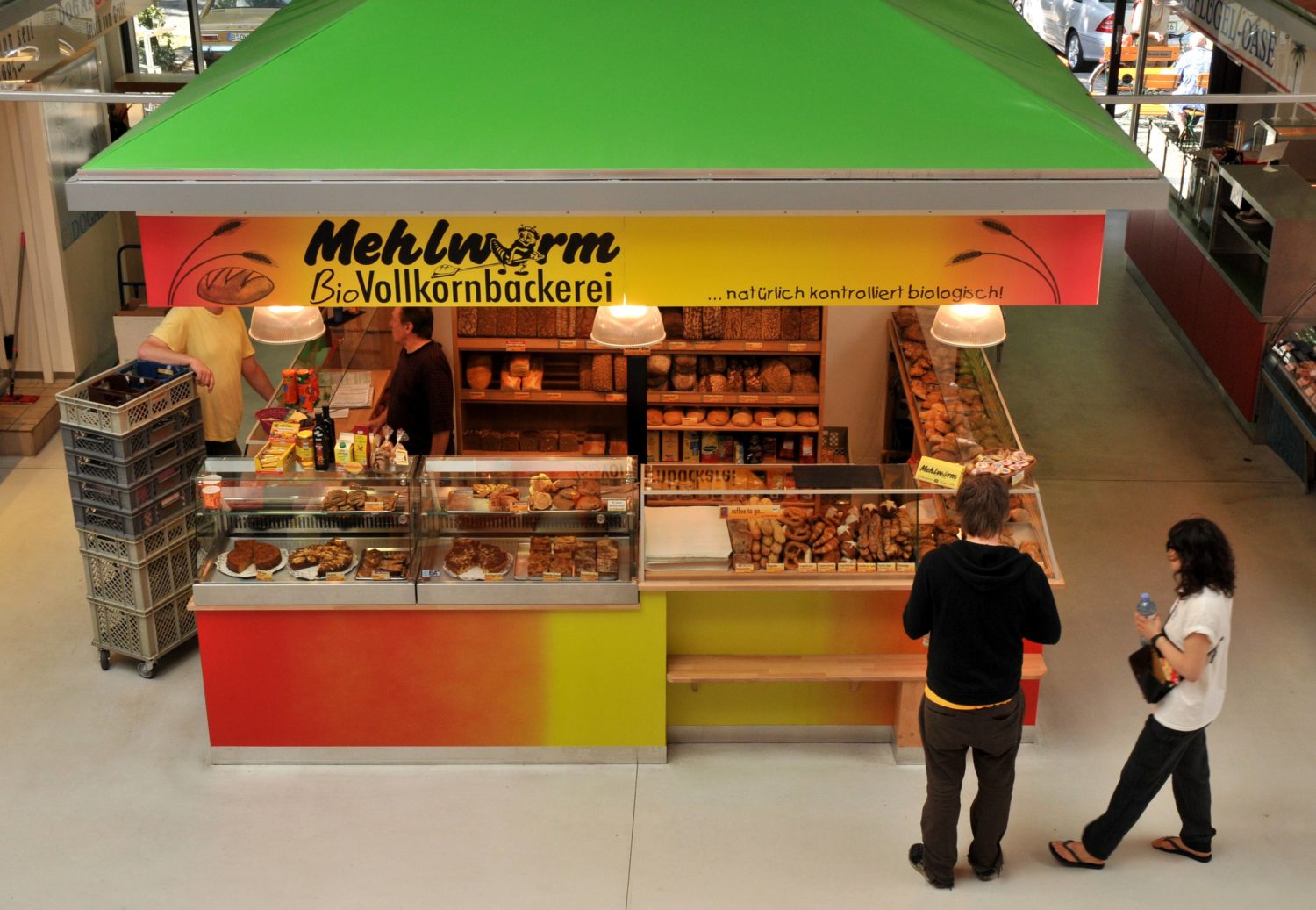 Bäckereien in Kreuzberg: Stand der Mehlwurm Bio-Vollkornbäckerei in der Marheineke-Markthalle. Foto: Imago/Schöning 