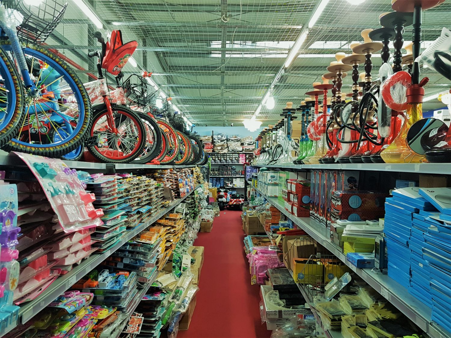 Im Dong Xuan Center gibt es vor allem Waren Made in Asia. Foto: Stefanie Kaiser